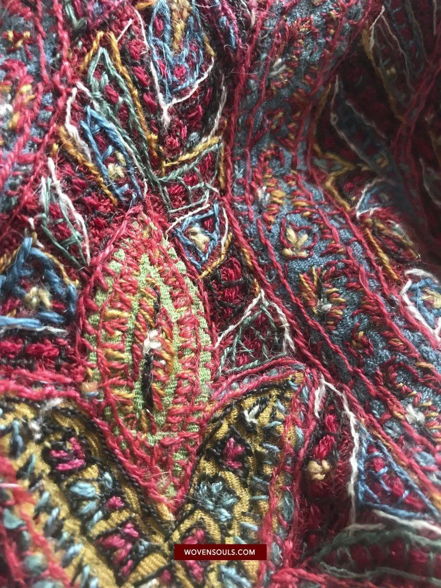 1525 Superb Antique Embroidered Wool Shawl